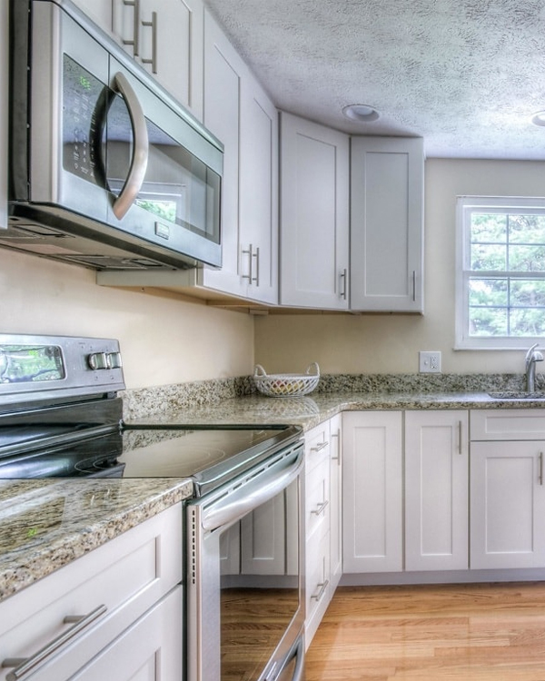 Sacramento Custom Cabinets 953B03D6 241D 4113 802F 42B386781AD1 240x300